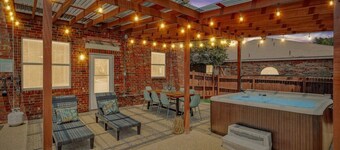 Colonial Style Retreat ft Pool, Cinema, jacuzzi