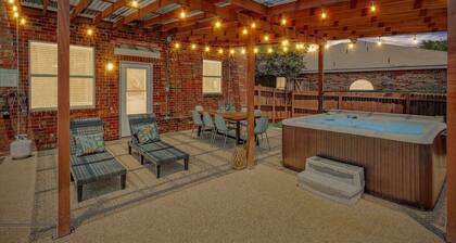 Colonial Style Retreat ft Pool, Cinema, jacuzzi