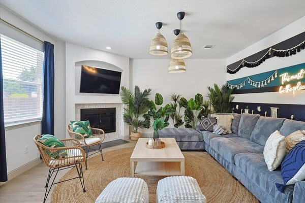 TV, fireplace, offices