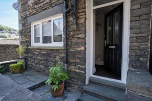 Exterior detail - Morland , Contemporary Lakeland Home by LetMeStay (Ambleside)