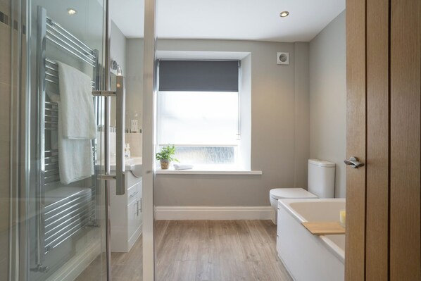 Bathtub, hair dryer, towels