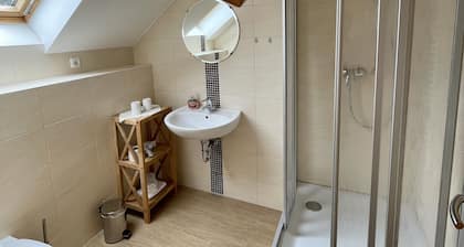 Gästezimmer mit Bezaubernden Garten und Koi-teich