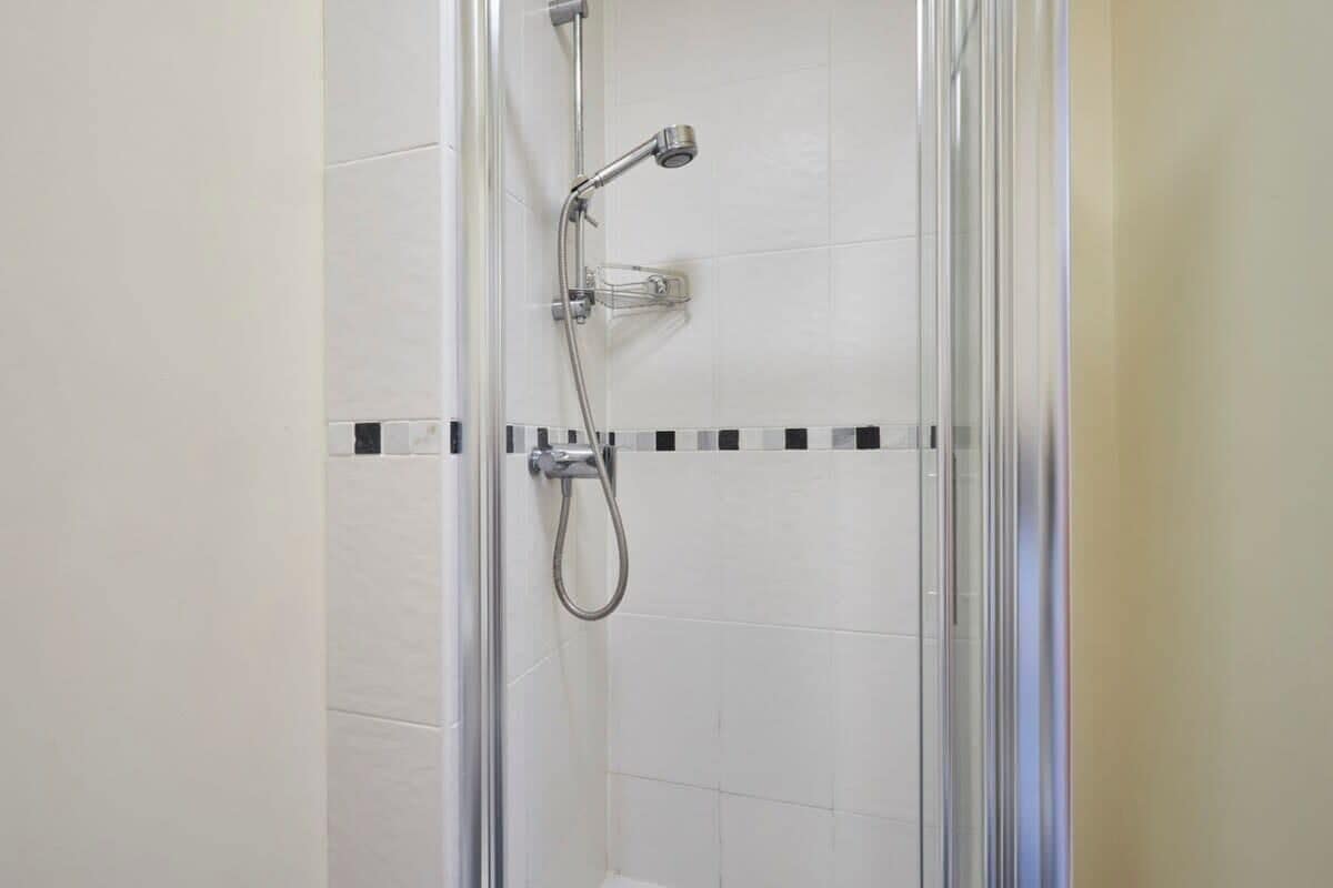 浴缸、毛巾、洗发水