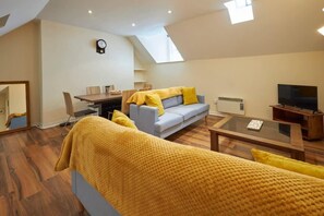 TV, offices - Host & Stay | Scotsgate House (Berwick-upon-Tweed)