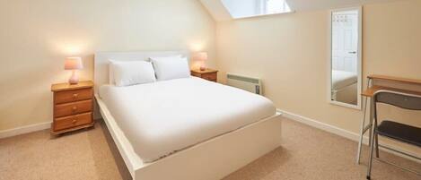 2 soverom, skrivebord, wi-fi (inkludert) og sengetøy