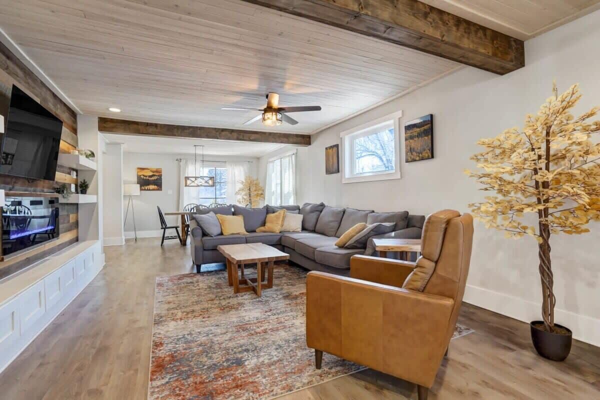 TV, fireplace, stereo, offices