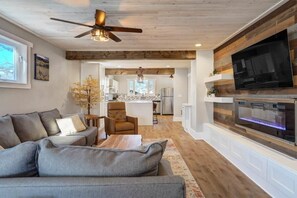 TV, caminetto, impianto stereo, studio