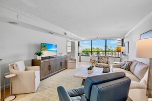 TV - Beachfront Condo -Gulf and Bay A205 (Siesta Key)