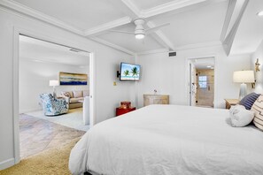 2 bedrooms, desk, iron/ironing board, free WiFi - Beachfront Condo -Gulf and Bay A205 (Siesta Key)