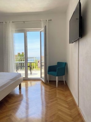 2 habitaciones, tabla de planchar con plancha, wifi y ropa de cama