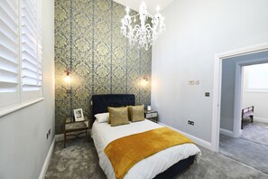 2 habitaciones, tabla de planchar con plancha, wifi y ropa de cama 