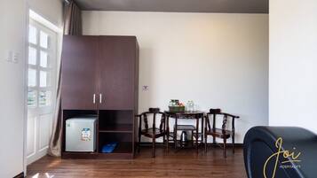 Honeymoon Double Room, 1 King Bed, Non Smoking, Refrigerator | Free minibar items, free WiFi, bed sheets