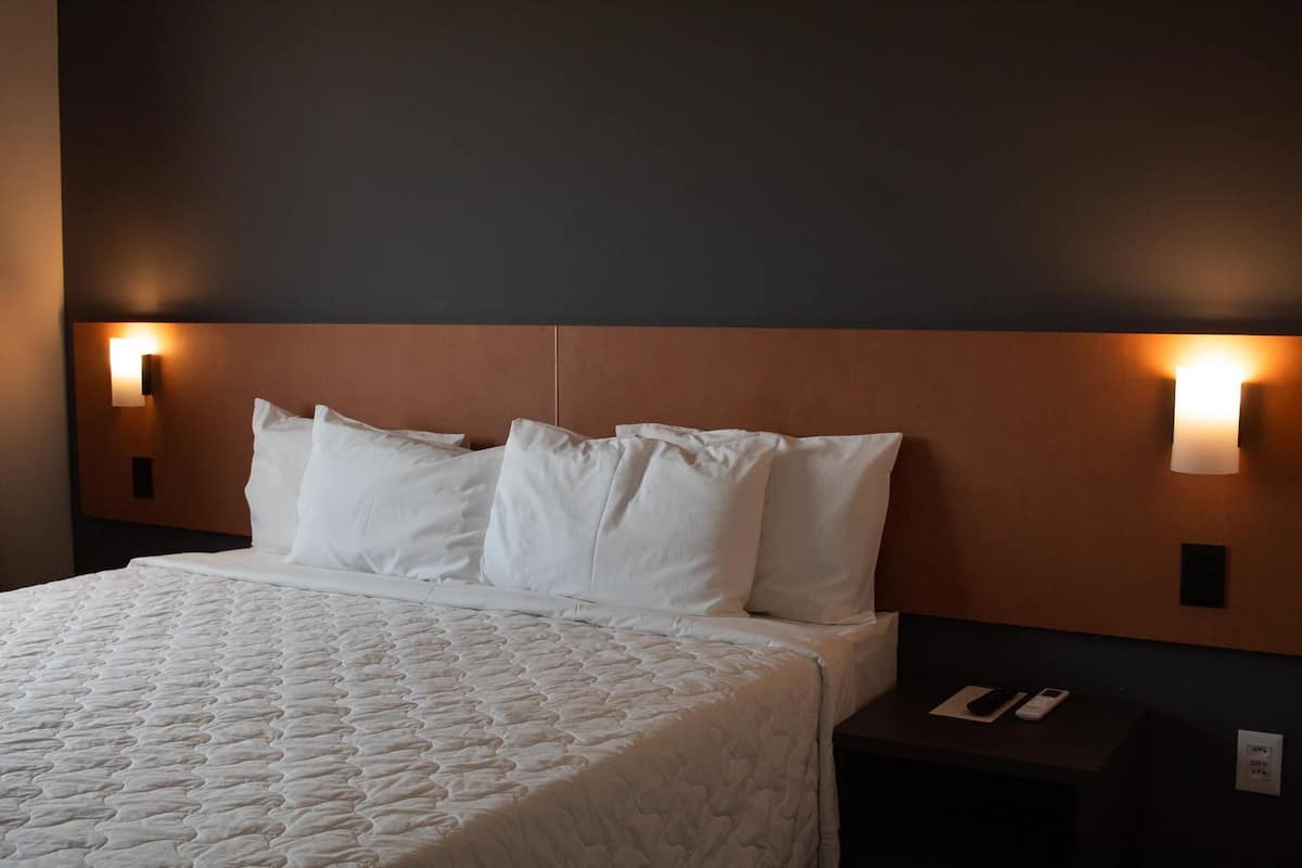 Coffres-forts dans les chambres, bureau, Wi-Fi gratuit, draps fournis