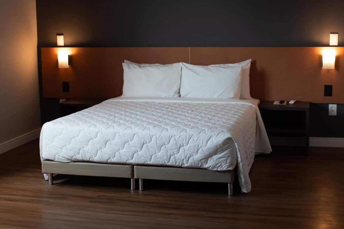 Coffres-forts dans les chambres, bureau, Wi-Fi gratuit, draps fournis