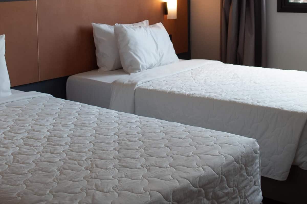 Coffres-forts dans les chambres, bureau, Wi-Fi gratuit, draps fournis