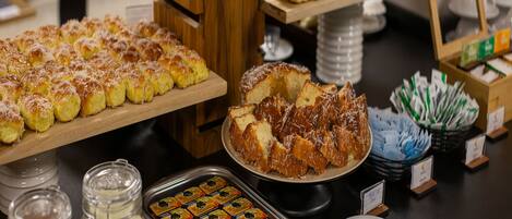 Free daily buffet breakfast