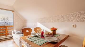 Family Studio, Mountain View (Vineyard Cottage Rataj 2 Wellness) | Free WiFi, bed sheets