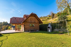 Nhà dành cho gia đình, nhiều phòng ngủ, cạnh núi (Vineyard Chalet Hansel and Gretel) | Khuôn viên nơi lưu trú