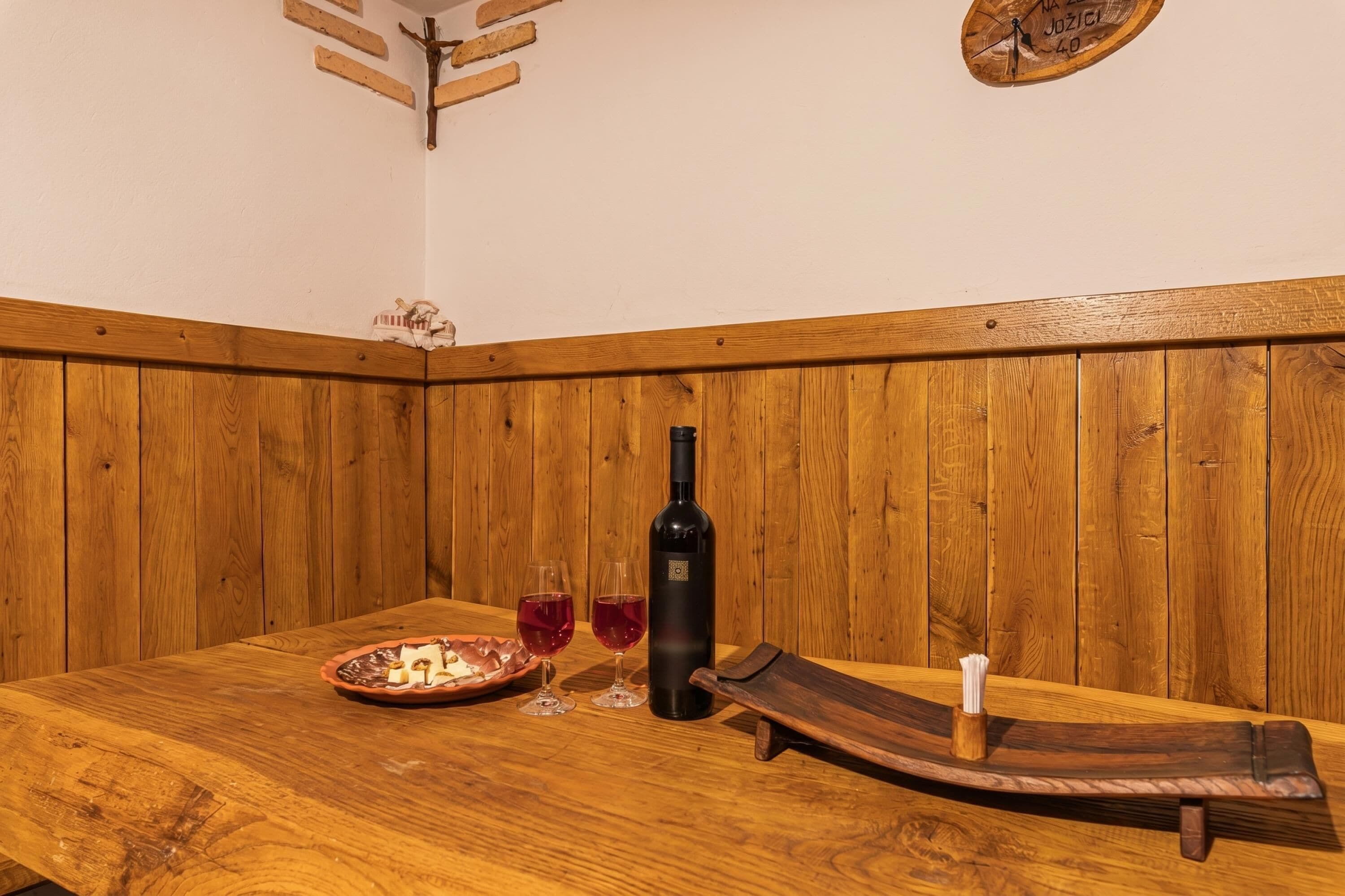 Familjehus - flera sovrum - intill bergen (Vineyard Chalet Hansel and Gretel) | Restauranger