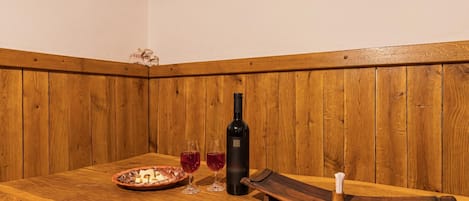 Family House, Multiple Bedrooms, Mountainside (Vineyard Chalet Hansel and Gretel) | Dining