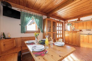 Maison Familiale, plusieurs chambres, côté montagne (Vineyard Chalet Hansel and Gretel) | Vue de la chambre