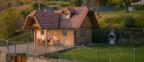 Familjehus - flera sovrum - intill bergen (Vineyard Chalet Hansel and Gretel) | Exteriör