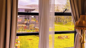 Superior Double Room with Access to Hot Tub | Desk, free WiFi, bed sheets