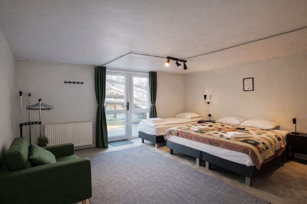 Free WiFi, bed sheets