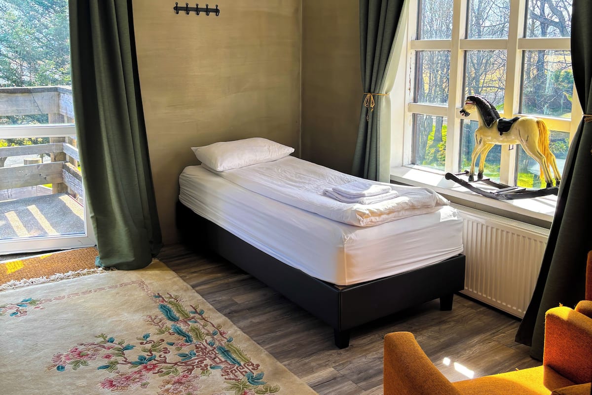Family Room, Balcony | Desk, free WiFi, bed sheets
