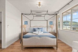 4 bedrooms, desk, iron/ironing board, travel crib - @Marbella Lane - Paradise Gem w/breathtaking views (Waianae)