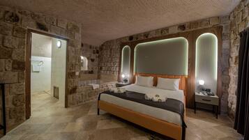 Standard Suite | Egyptian cotton sheets, premium bedding, memory foam beds