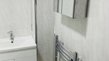House, Multiple Beds | Bathroom | Combined shower/bathtub, deep-soaking bathtub, hair dryer, towels