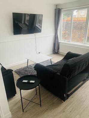 Casa, varias camas | Área de sala de estar