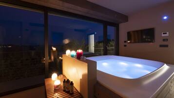 Indoor spa tub