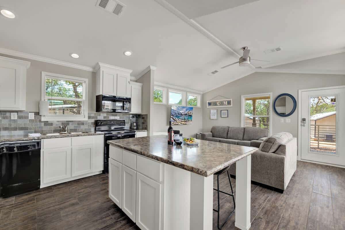 冰箱、微波炉、烤箱、炉灶