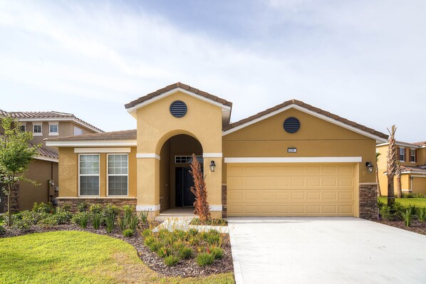 House, 5 Bedrooms | Exterior