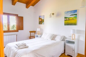 6 habitaciones, tabla de planchar con plancha, wifi y ropa de cama 