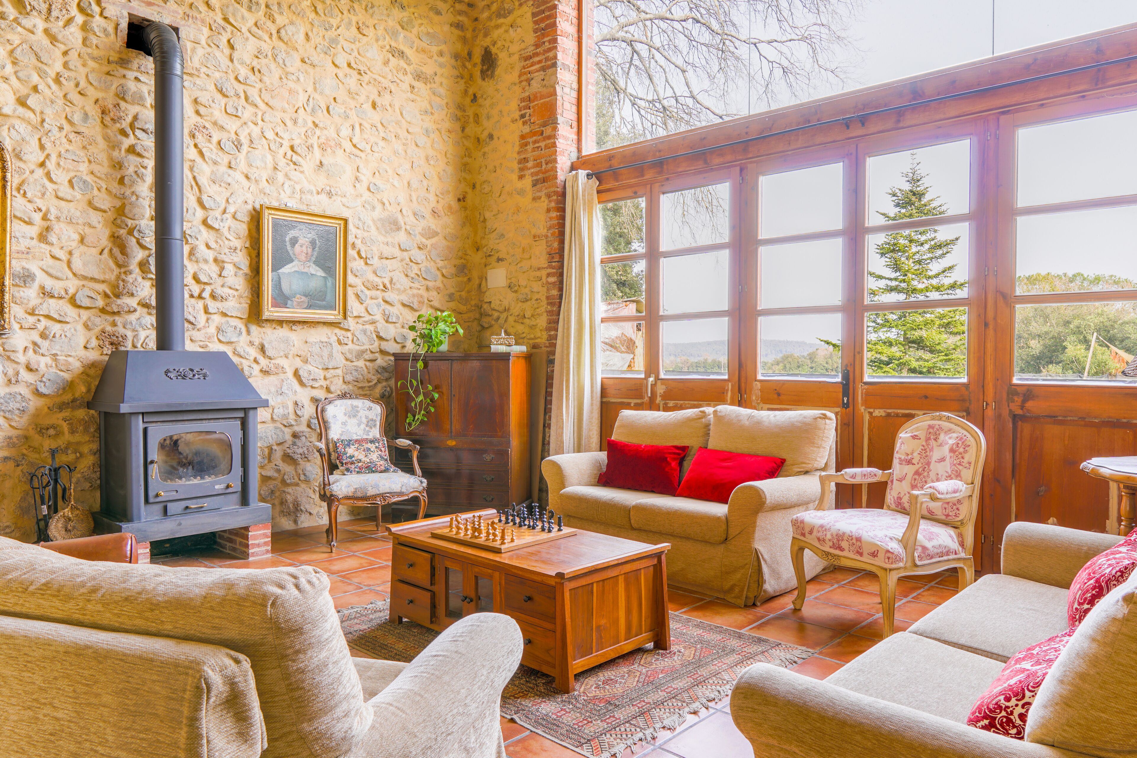 电视、壁炉、桌上足球、乒乓球