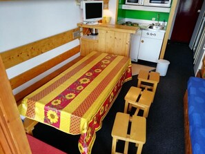 WiFi - 50m from ski slopes, 4th floor, view valley, balcony, tv, ski locker, 35m², Les Arcs (Les Arcs)