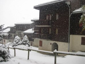 Exterior - 200m from ski slopes, Ground floor, view valley, terrace, tv, 32m², Montchavin La Plagne (Bellentre)