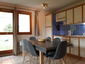 Dining - 200m from ski slopes, Ground floor, view valley, terrace, tv, 32m², Montchavin La Plagne (Bellentre)