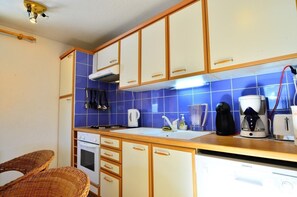 Coffee/tea maker, microwave, oven, dishwasher - 200m from ski slopes, Ground floor, view valley, terrace, tv, 32m², Montchavin La Plagne (Bellentre)