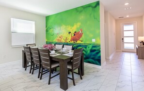 House, 5 Bedrooms | Dining