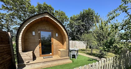 Luxury Glamping Pod With Hot Tub, fee Applies