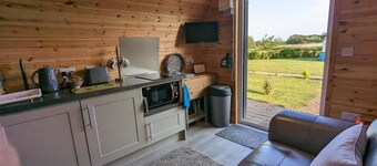 ลักซ์กลามปิ้งพ็อดพร้อมฮอตทับ, ค่าธรรมเนียมใช้งาน