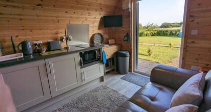 Luxury Glamping Pod With Hot Tub, fee Applies
