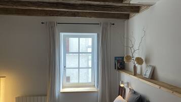 2 slaapkamers, een strijkplank/strijkijzer, gratis wifi, beddengoed