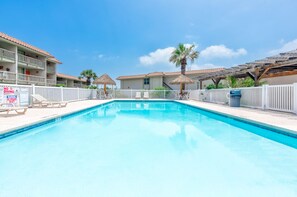 Pool - 2br condo, sleeps 6, community pool, boardwalk to the beach (Port Aransas)