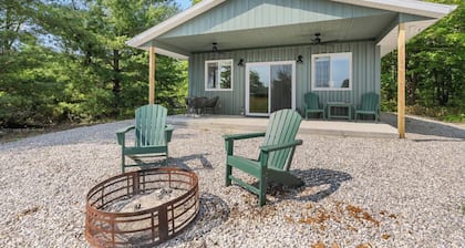 Modern Comfort Secluded Getaway Fish Creek Pines