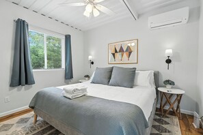 2 slaapkamers, een strijkplank/strijkijzer, reisbedje, gratis wifi